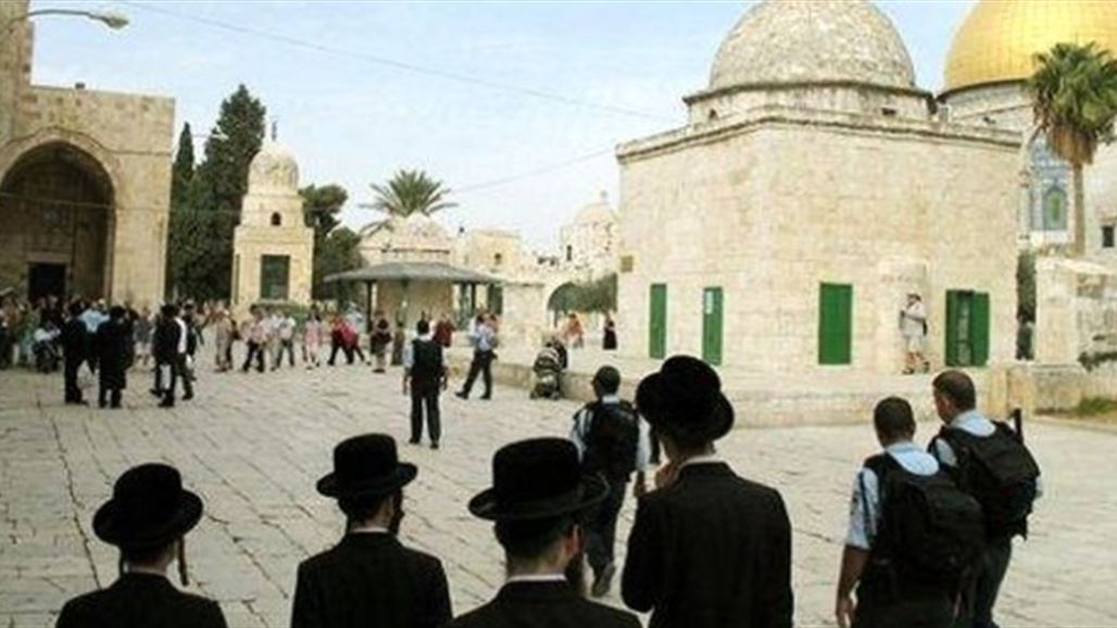 مستوطنون يهود يقتحمون باحات المسجد الأقصى