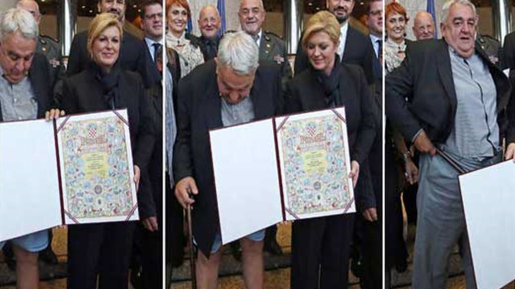 سقط سرواله أمام رئيسة كرواتيا أثناء تكريمه