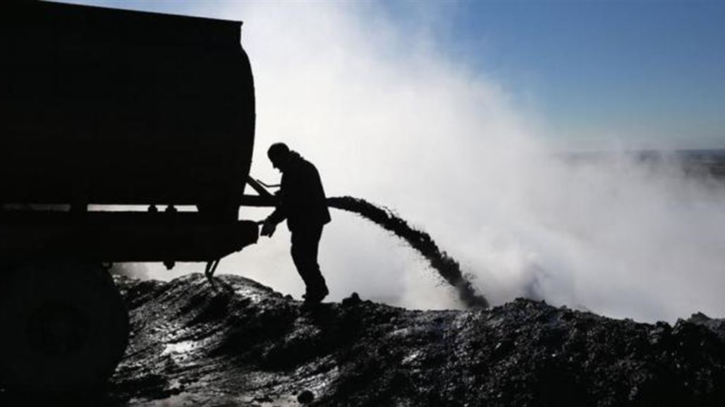 مسؤول أمريكي: نفط داعش يذهب للأسد وبعضه لتركيا