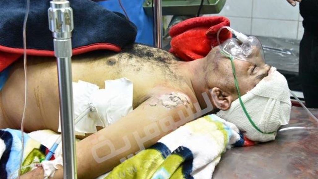 مجموعة اشخاص يعتدون على شرطي مرور بالديوانية ويحملونه على مقدمة مركبتهم