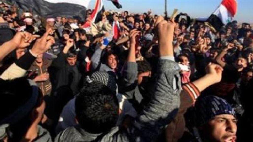 متظاهرون في كربلاء يطالبون بإصلاحات ويحتفلون بتحرير الرمادي