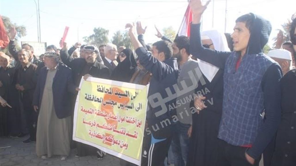 العشرات يتظاهرون في البصرة للمطالبة بتحسين الخدمات بإحدى المناطق السكنية
