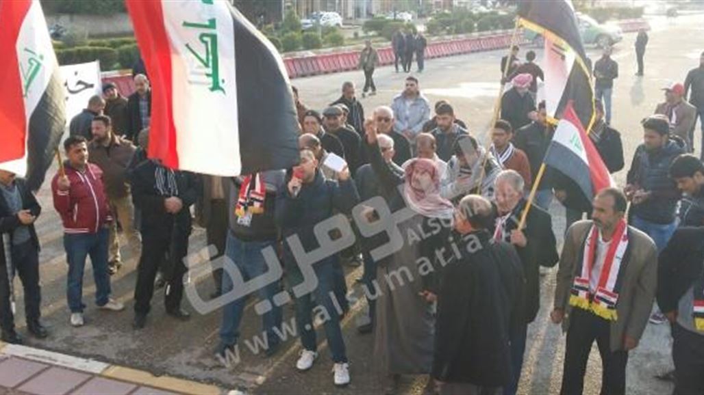 متظاهرون في ذي قار وواسط والديوانية يطالبون بالاستفادة من رواتب النواب