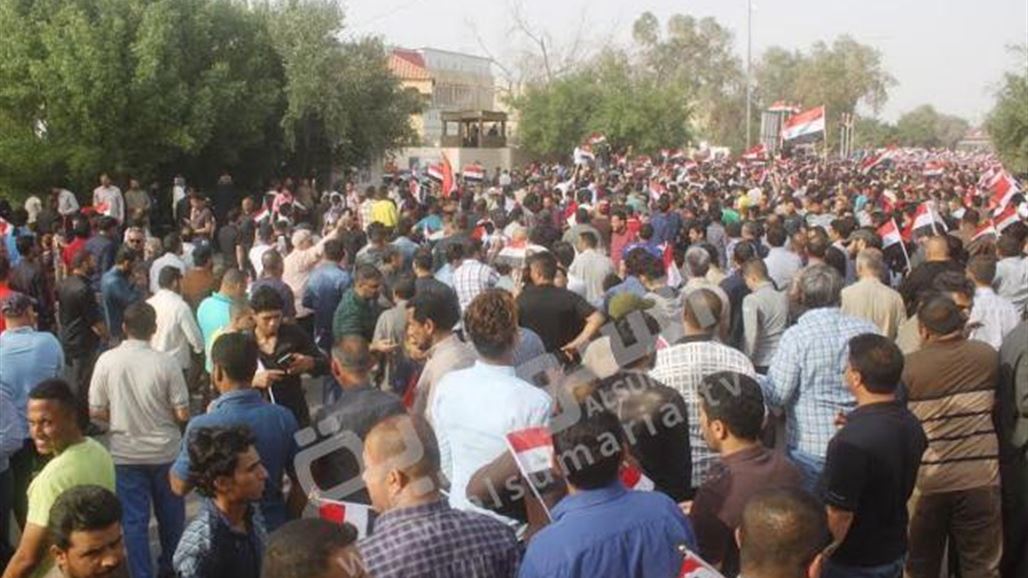 عشرات الآلاف يتظاهرون في البصرة للمطالبة بتنفيذ إصلاحات