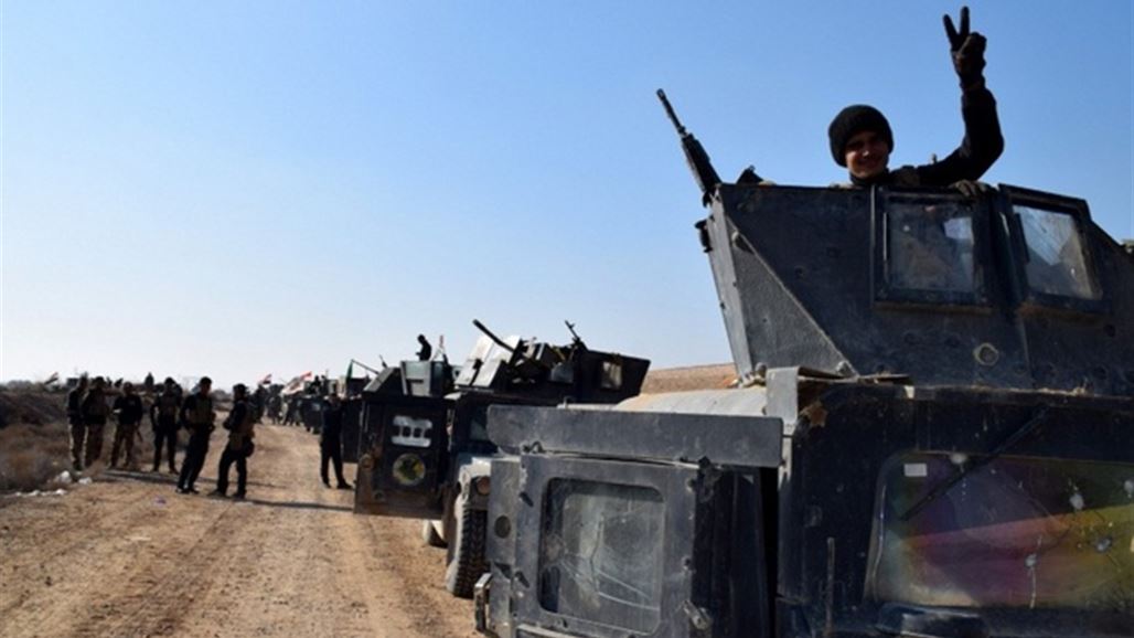 القوات الامنية تحرر القرية العصرية شمال الرمادي وترفع العلم العراقي فوقها