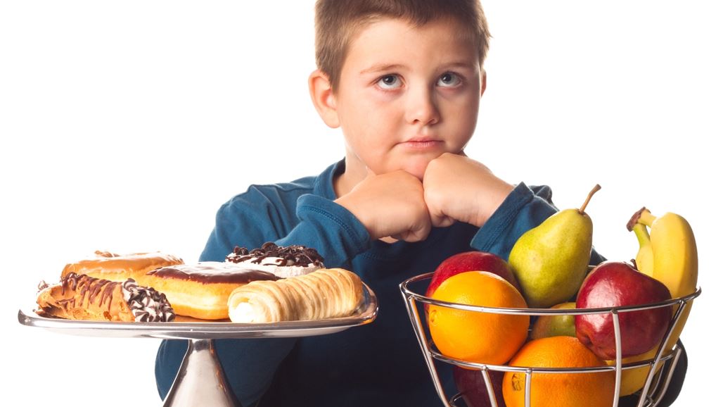 كيف تحاربين السمنة لدى طفلك؟
