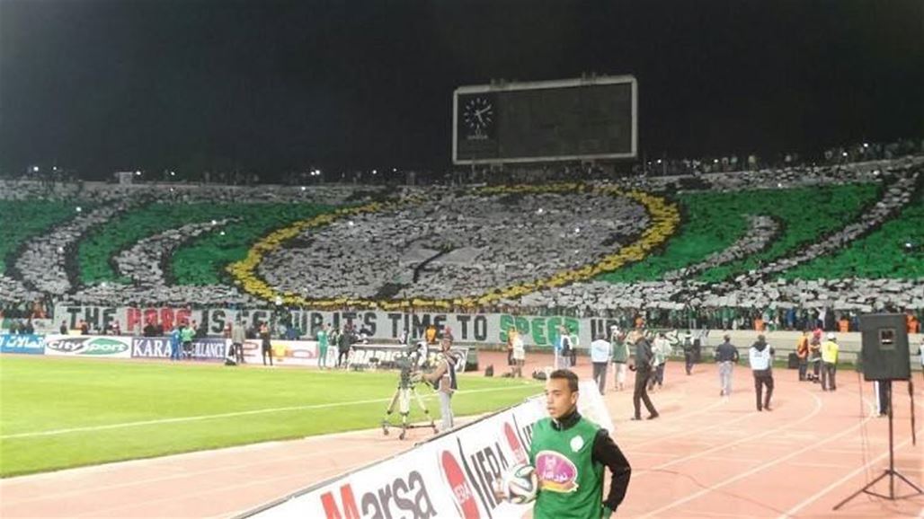 احتفال مدرب الرجاء المغربي يتسبب بشجار بين مشجعي الفريق