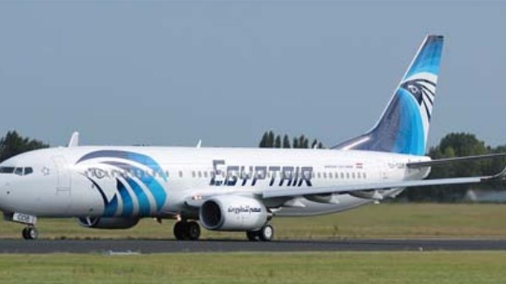 خاطف الطائرة المصرية يسمح للركاب المصريين بمغادرتها