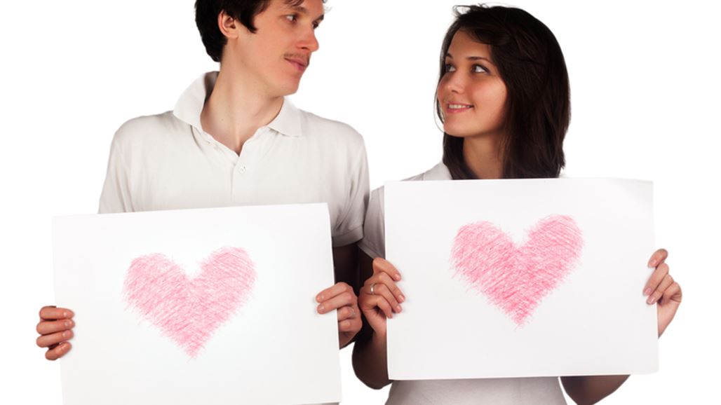ما هي علامات الحب عند الرجل والمرأة؟