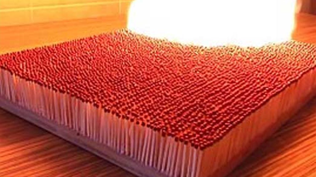 لحظة اشتعال 6000 عود كبريت في آن واحد