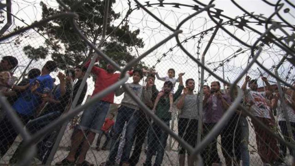 مهاجرون بجزيرة يونانية يكسرون طوق احتجازهم ويحتجون على أوضاعهم