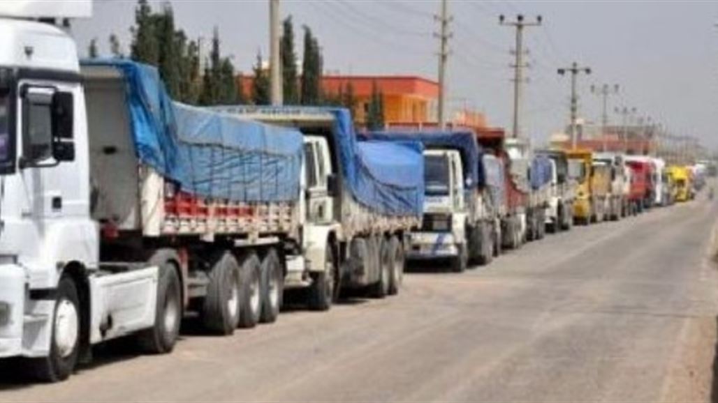 توجه 28 شاحنة محملة بالغذاء والماء لأهالي قضاء هيت