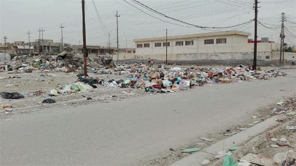 بالصور.. نفايات قرب مدارس في بغداد