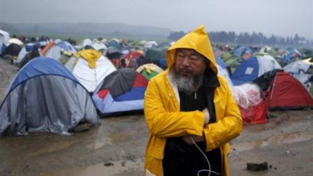 رفع علمين بلون أغطية الإغاثة لانتقاد تعامل أوروبا "المخزي" مع اللاجئين