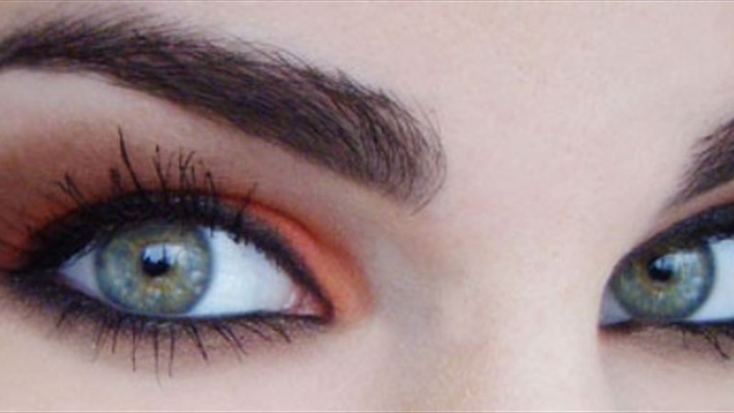 طبيب يبتكر تكنولوجيا تغير لون العيون إلى الأبد