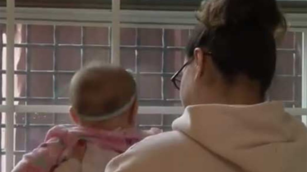 سجن يحتضن طفلة ستحرمها الحرية حنان أمّها