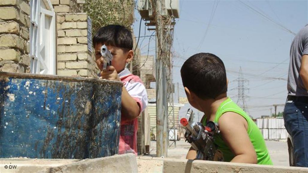 الصحة تحذر الاسر من مخاطر استخدام ابنائها الاسلحة البلاستيكية والالعاب الليزرية