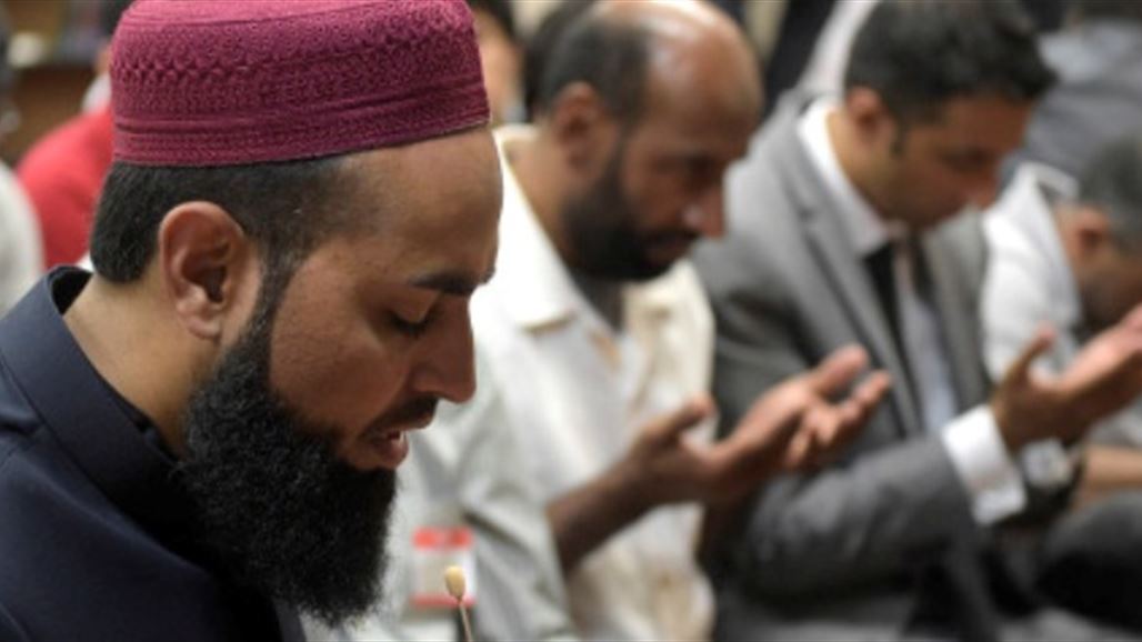 اعتقال امريكي ضرب مسلما خارج مسجد وطالبه بالرحيل من اميركا