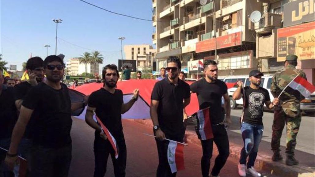 رياضيون ينظمون وقفة استنكار لتفجير الكرادة ويوقدون الشموع في مكان الحادث