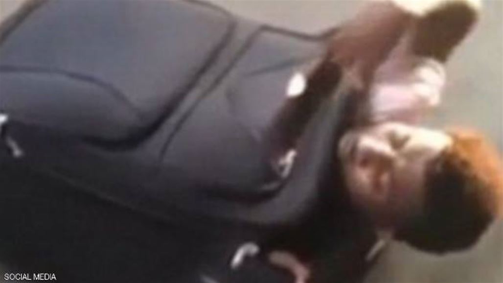 "يحشر" نفسه في الحقيبة للهجرة إلى سويسرا