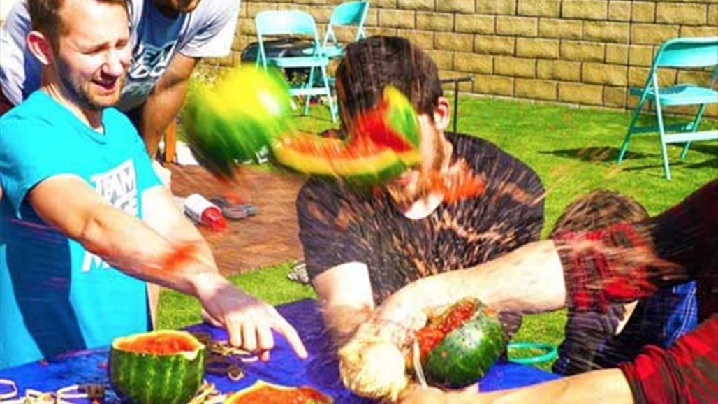  بطيخة تسببت في نقله إلى المستشفى