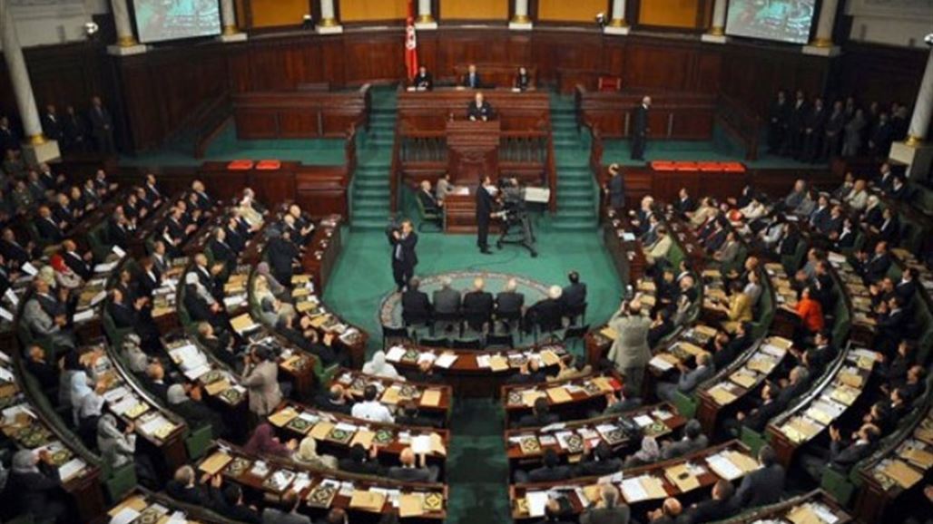 البرلمان التونسي يسحب الثقة من حكومة الحبيب الصيد
