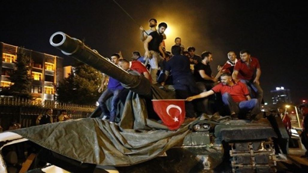 تركيا تعزل آلافا من قوات الأمن رداً على محاولة الانقلاب