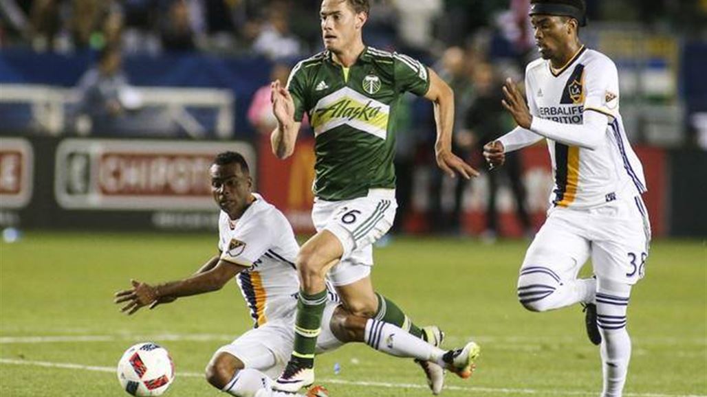 أشلي كول يتسبب بمقتل طائر خلال مباراة بالدوري الأميركي لكرة القدم