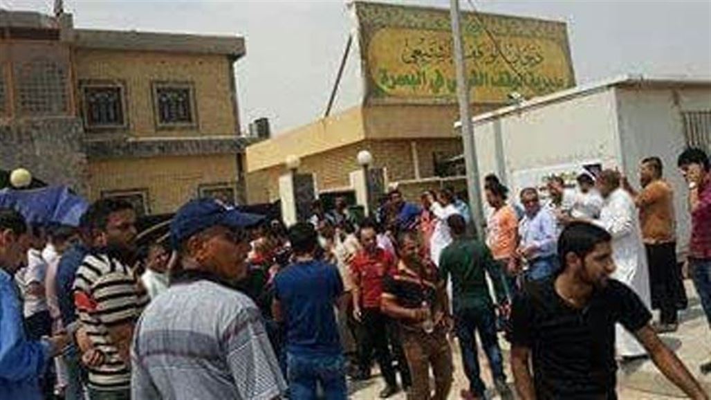 خريجون من دراسات الوقف الشيعي يتظاهرون بالبصرة للمطالبة بالغاء قرار إعادة إمتحاناتهم