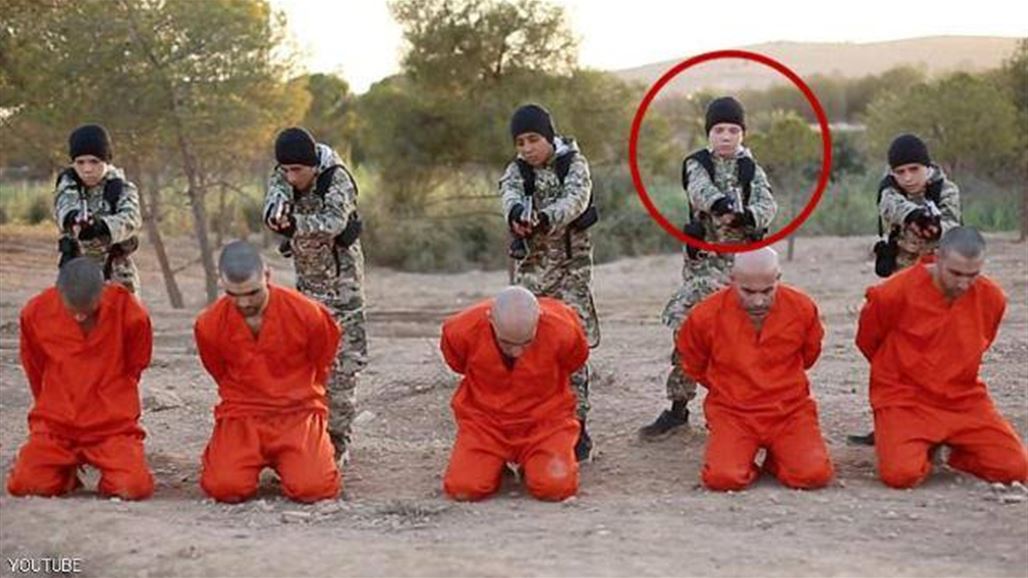 صدمة أب بريطاني فوجئ بطفله "يعدم" سجيناً بسوريا