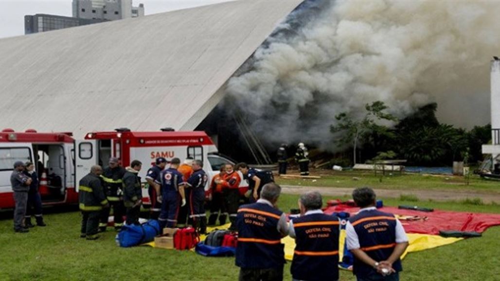 حريق في مخيم للاجئين باليونان يجبر الالاف على الفرار
