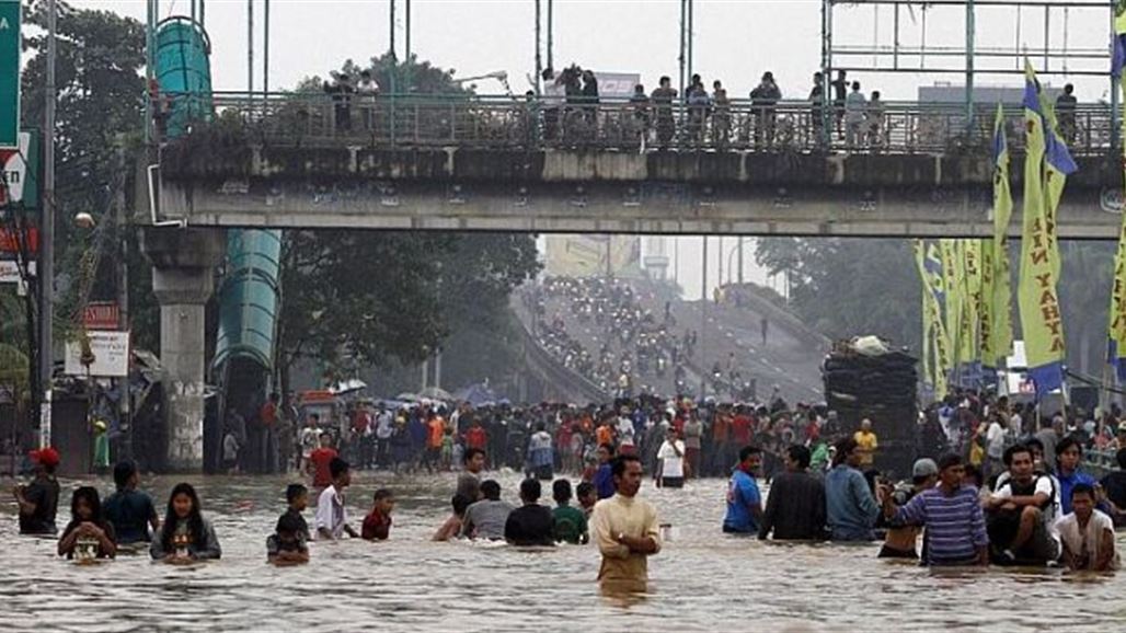 قتلى ومفقودون في فيضانات وانهيارات أرضية باندونيسيا