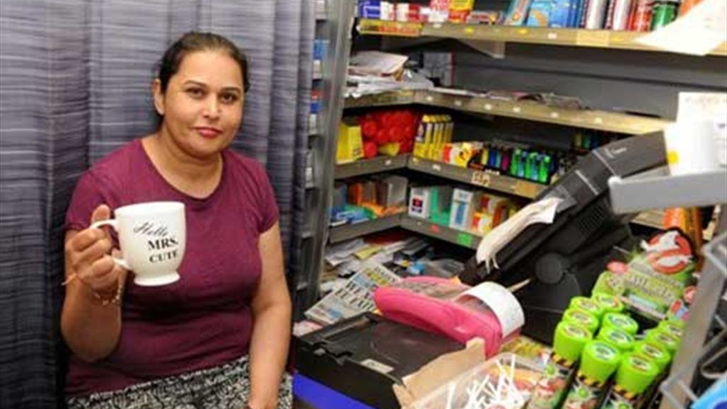 هاجمها بالسكين فطلبت منه الانتظار حتى تنهي كوب الشاي