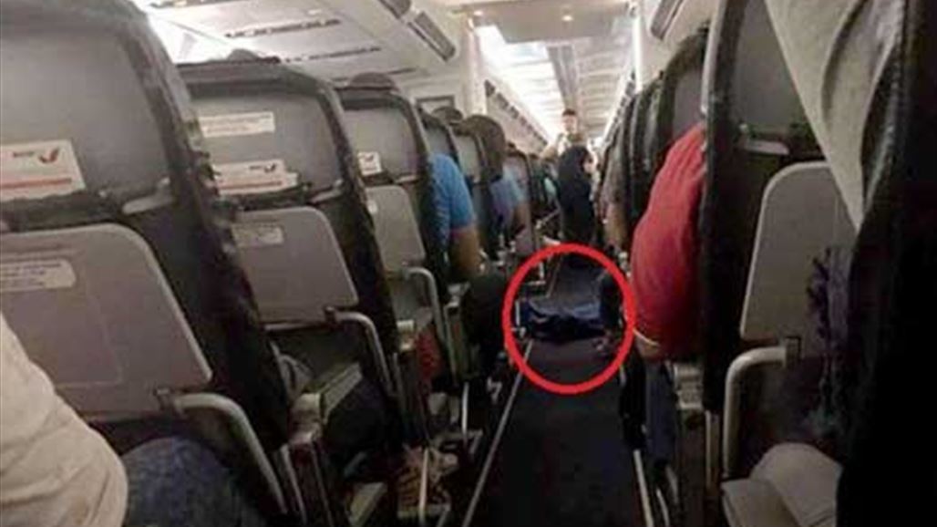 جثة في ممشى الطائرة تثير الرعب بين الركاب!