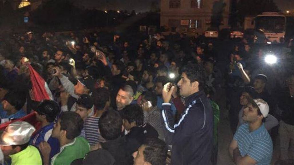 جماهير القوة الجوية تقيم احتفالاً كبيراً بمقر النادي بعد الظفر بالكأس الآسيوي