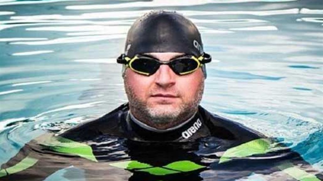 للمرة الأولى...شاب يعبر المحيط الأطلسي سباحةً