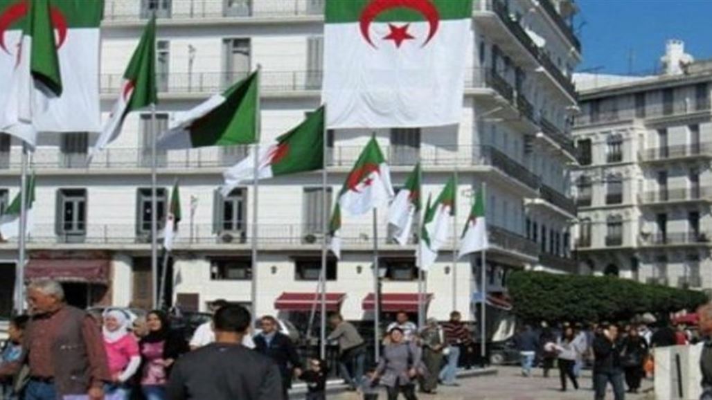 الجزائر ترفع قيمة الضرائب وتخفض كتلة رواتب الموظفين