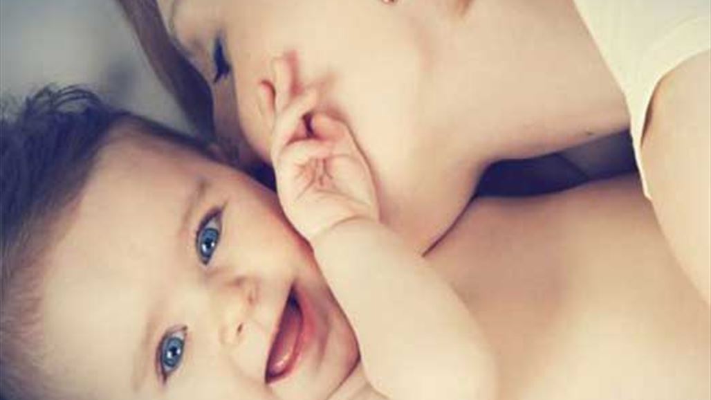 لهذا السبب القبلة تقلل من الإحساس بالألم