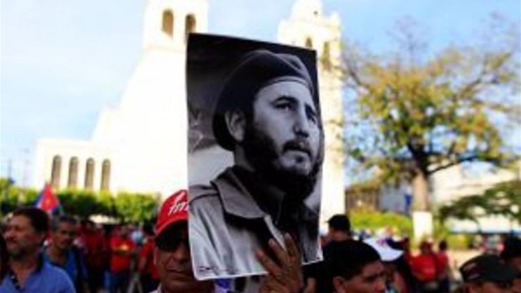 الكوبيون يحتشدون في ميدان الثورة لوداع كاسترو