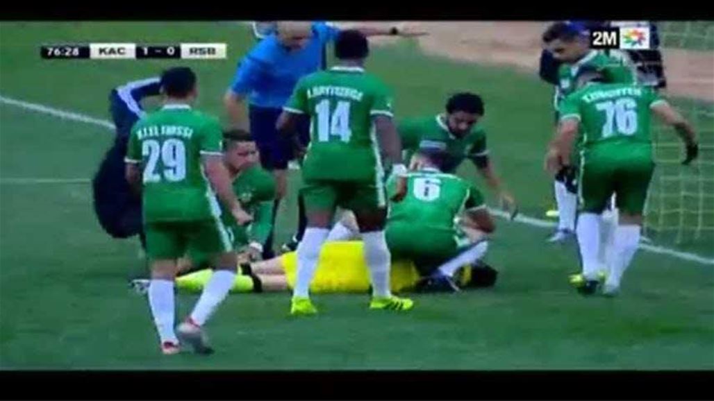 حارس مرمى يرد ركلة جزاء فيسقط مغشيا عليه