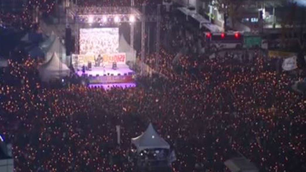 بالصور: كوريّون يتظاهرون بالملايين وما من ضربة كفّ!