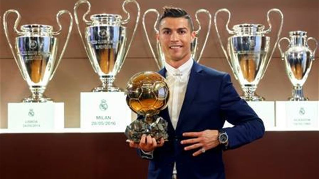 رونالدو يفوز بجائزة الكرة الذهبية لأفضل لاعب بالعالم للمرة الرابعة