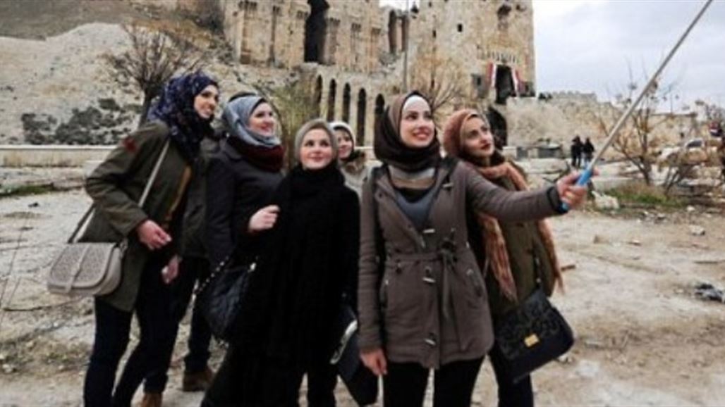 سياح يلتقطون أسوأ صور سيلفي مع دمار مدينة حلب المنكوبة