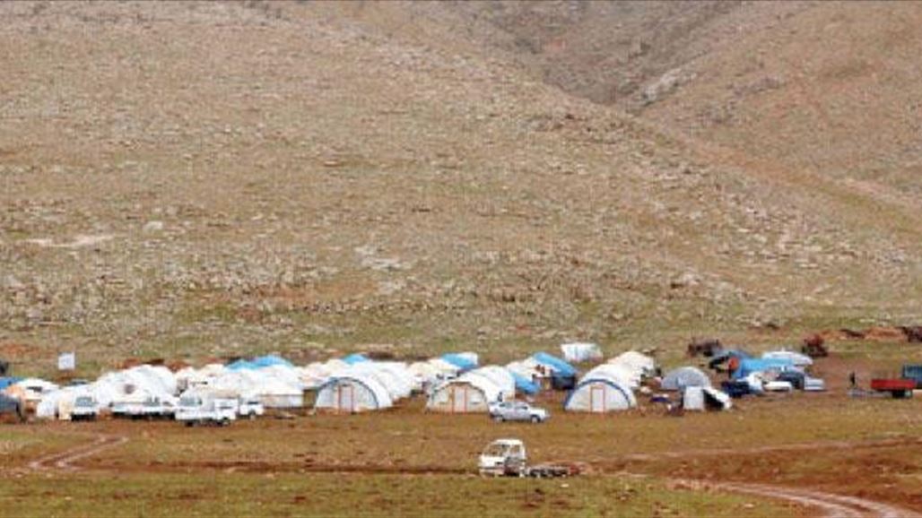 بالصور.. مخيم للنازحين يتحول الى قطعة بيضاء