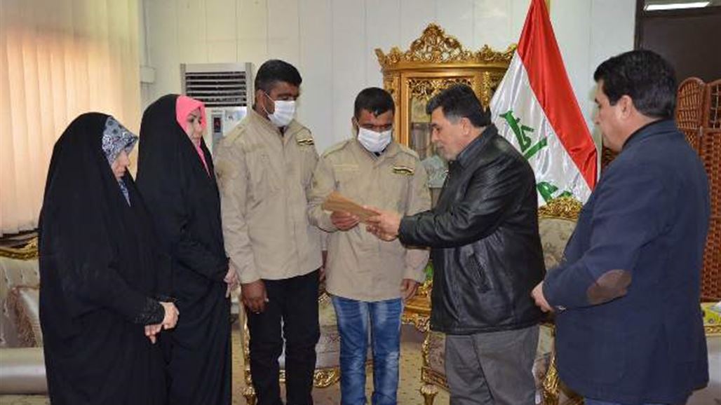 استجابة لما نشرته السومرية.. النفط تكرم مقاتلي الحشد اللذين يعيشان بكليتي زوجتيهما