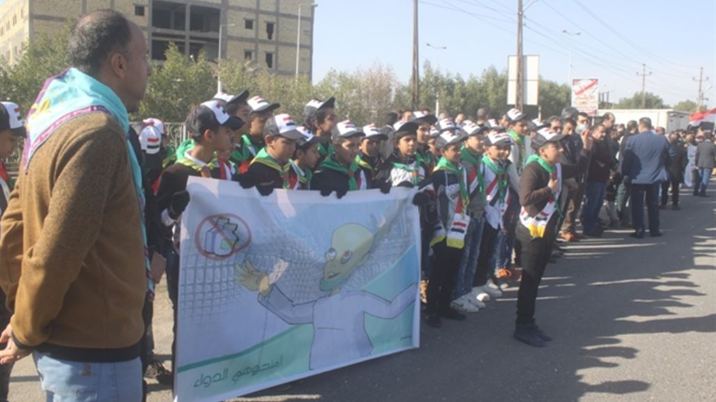 بصريون يطالبون العبادي خلال وقفة احتجاجية بتوفير العلاجات لأطفال السرطان