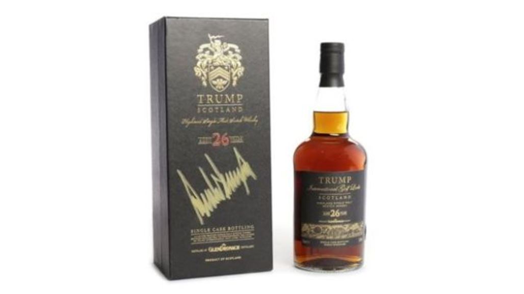 بيع زجاجة ويسكي تحمل توقيع ترامب بسعر باهظ