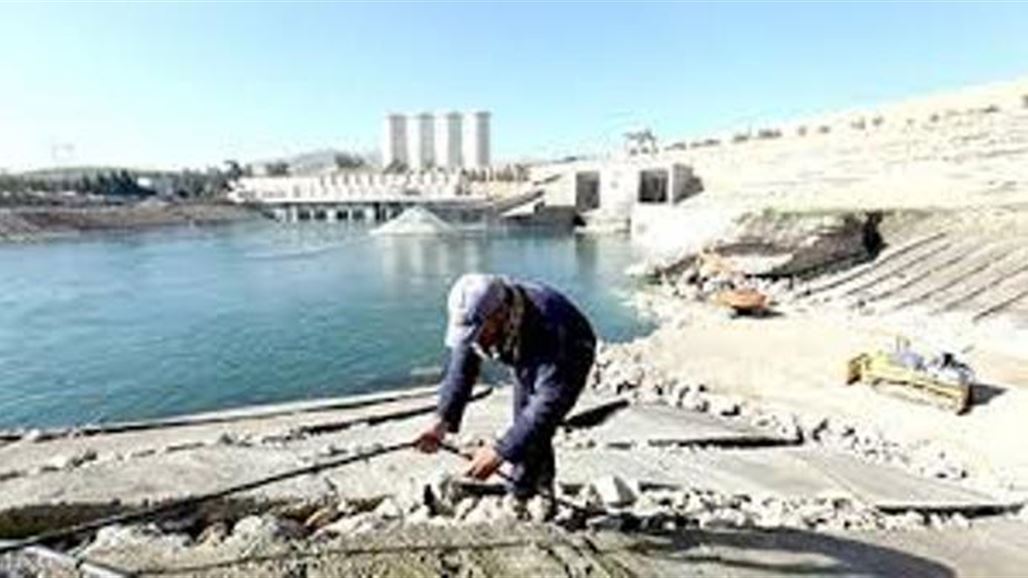 وزير الموارد المائية يعلن اصلاح البوابة رقم واحد في سد الموصل واعادة فتحها
