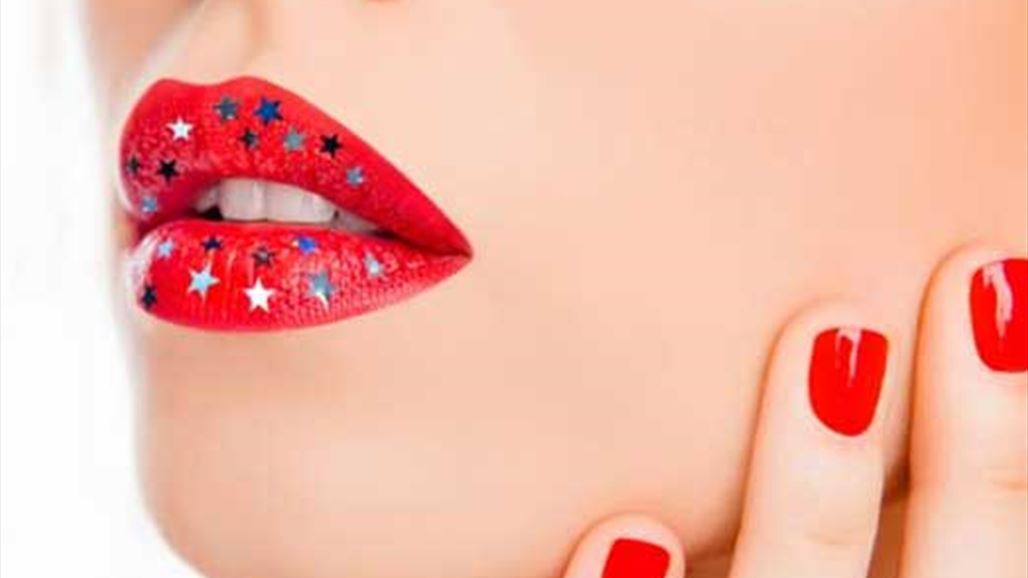 ثماني خطوات لتزيين شفتيك بنجوم السماء