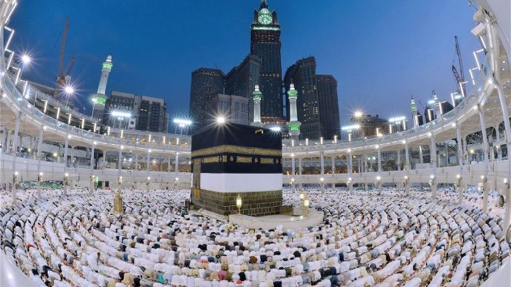 صور اولى للأبواب الزجاجية للمسجد الحرام المكسوة بالذهب الخالص